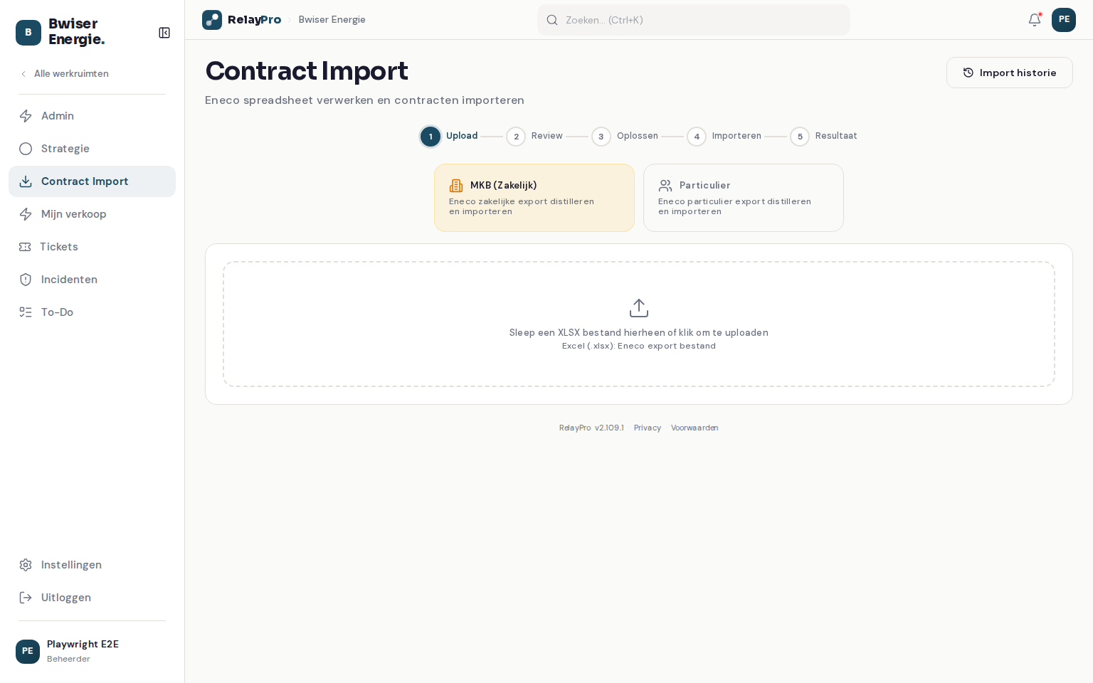 De Contract Import-wizard met de vijf stappen upload, review, oplossen, importeren en resultaat