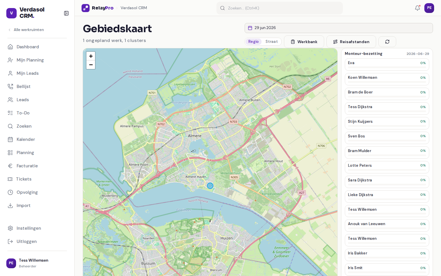 De Gebiedskaart in RelayPro met ongeplande klussen als postcode-clusters en de bezetting per monteur